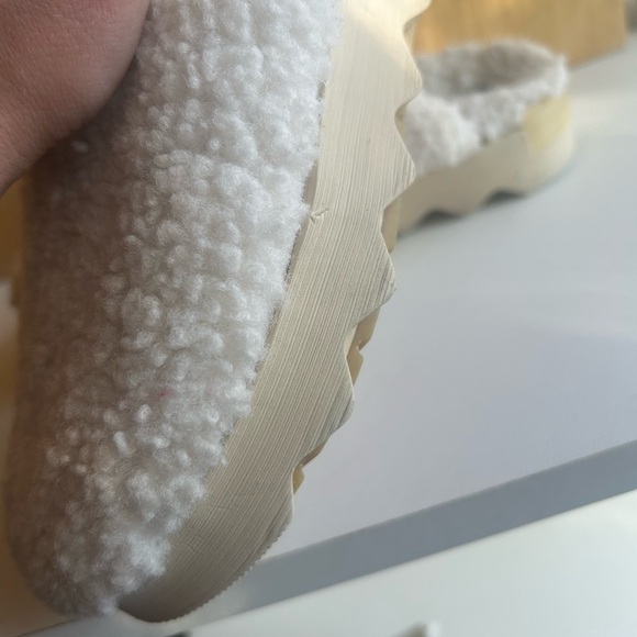 Sorel Viibe clogs White faux Sherpa and Tan suede Mules size 7.5 - Picture 11 of 14